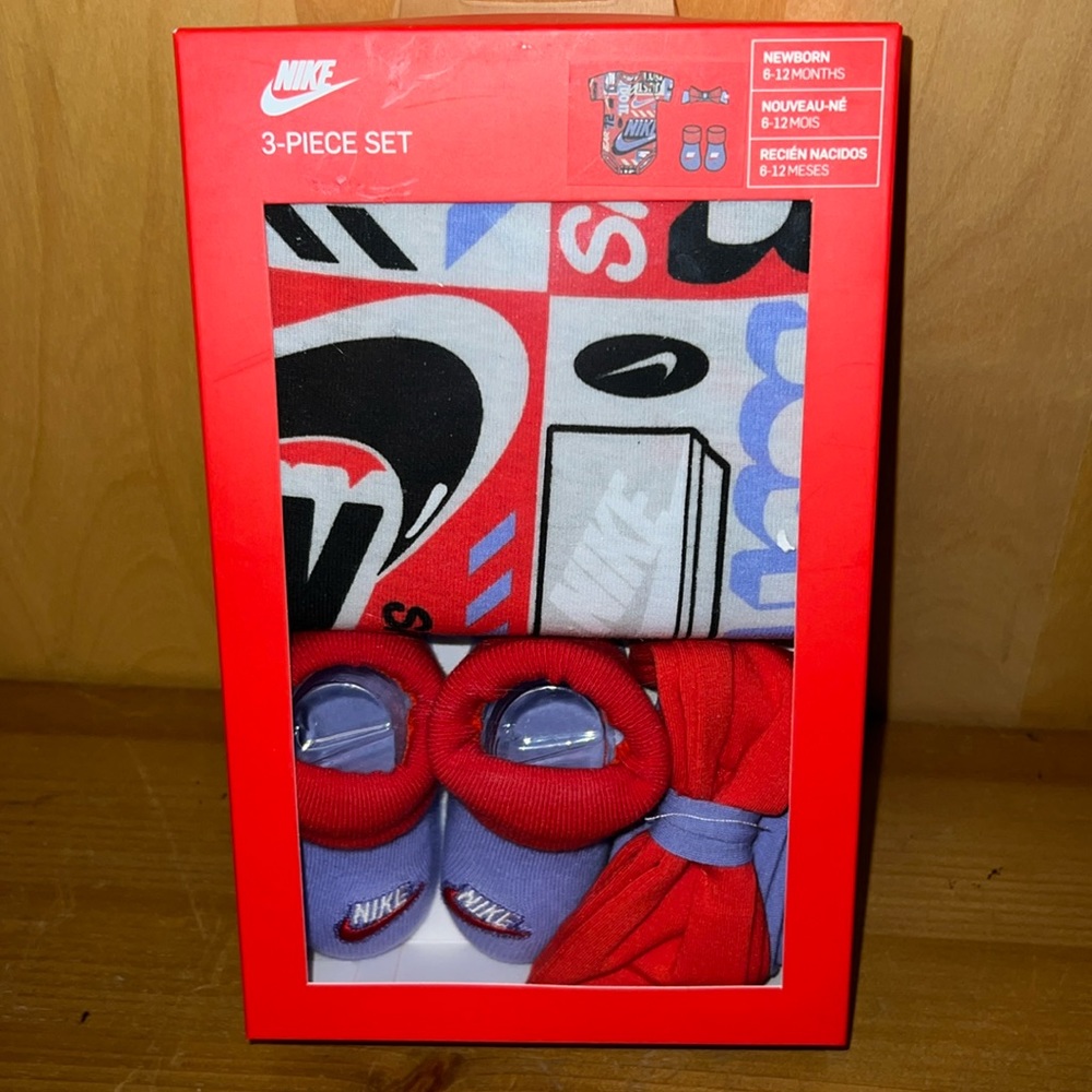 Nike 3 Pieces Set 6-12 Months New In Box